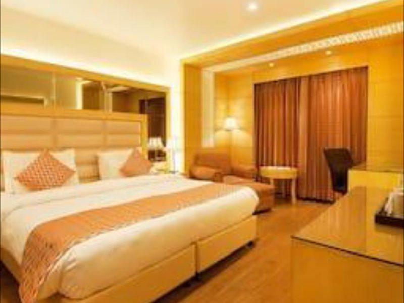The Palm Court Hotel Ludhiana Ngoại thất bức ảnh