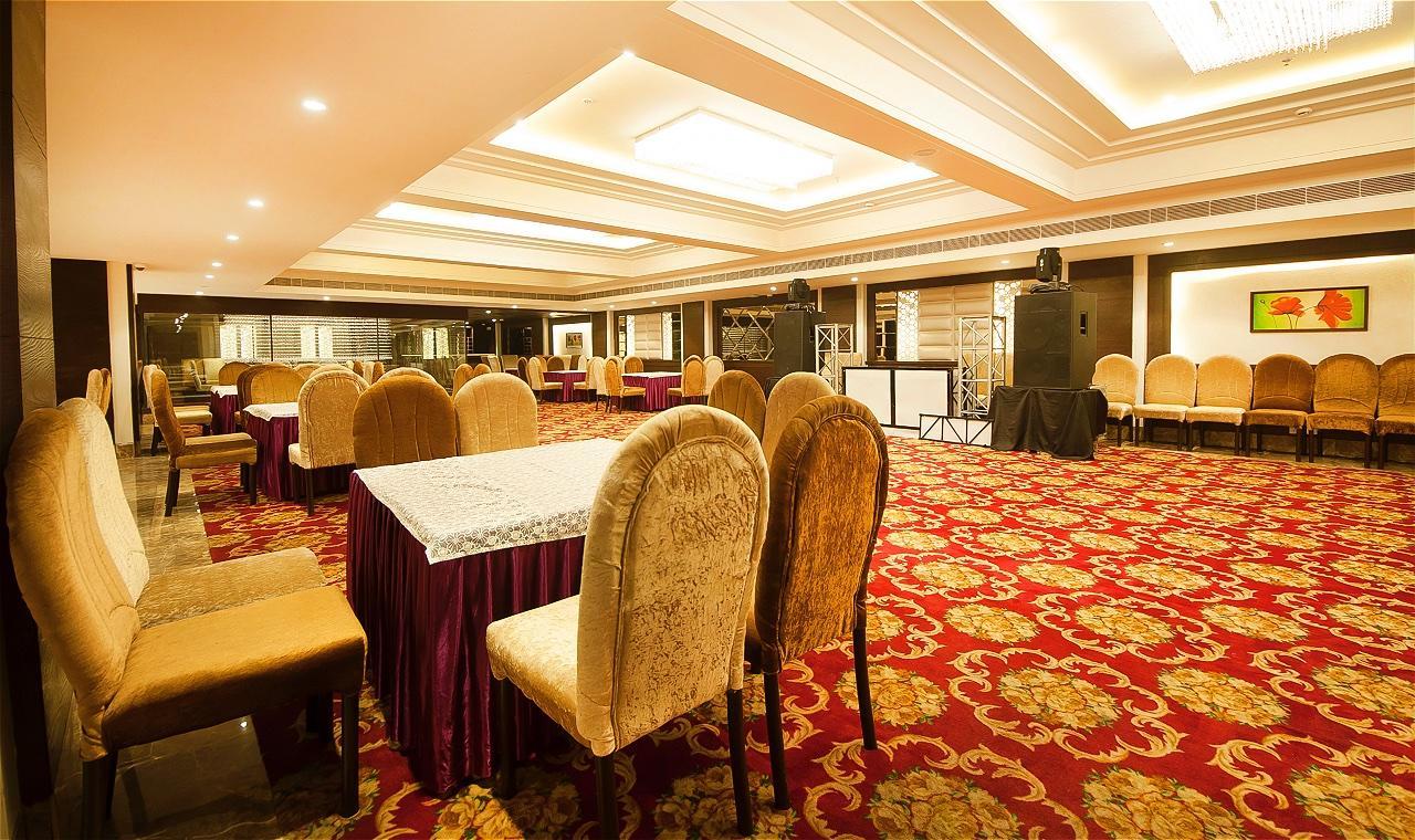 The Palm Court Hotel Ludhiana Ngoại thất bức ảnh