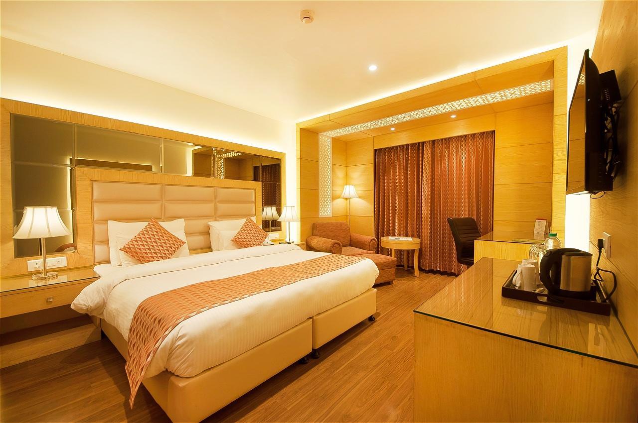 The Palm Court Hotel Ludhiana Ngoại thất bức ảnh