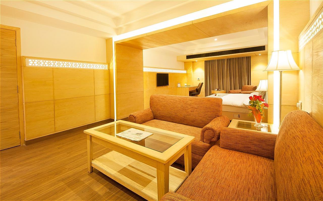 The Palm Court Hotel Ludhiana Ngoại thất bức ảnh