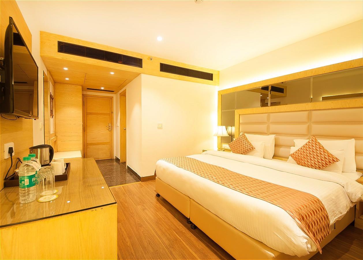 The Palm Court Hotel Ludhiana Ngoại thất bức ảnh