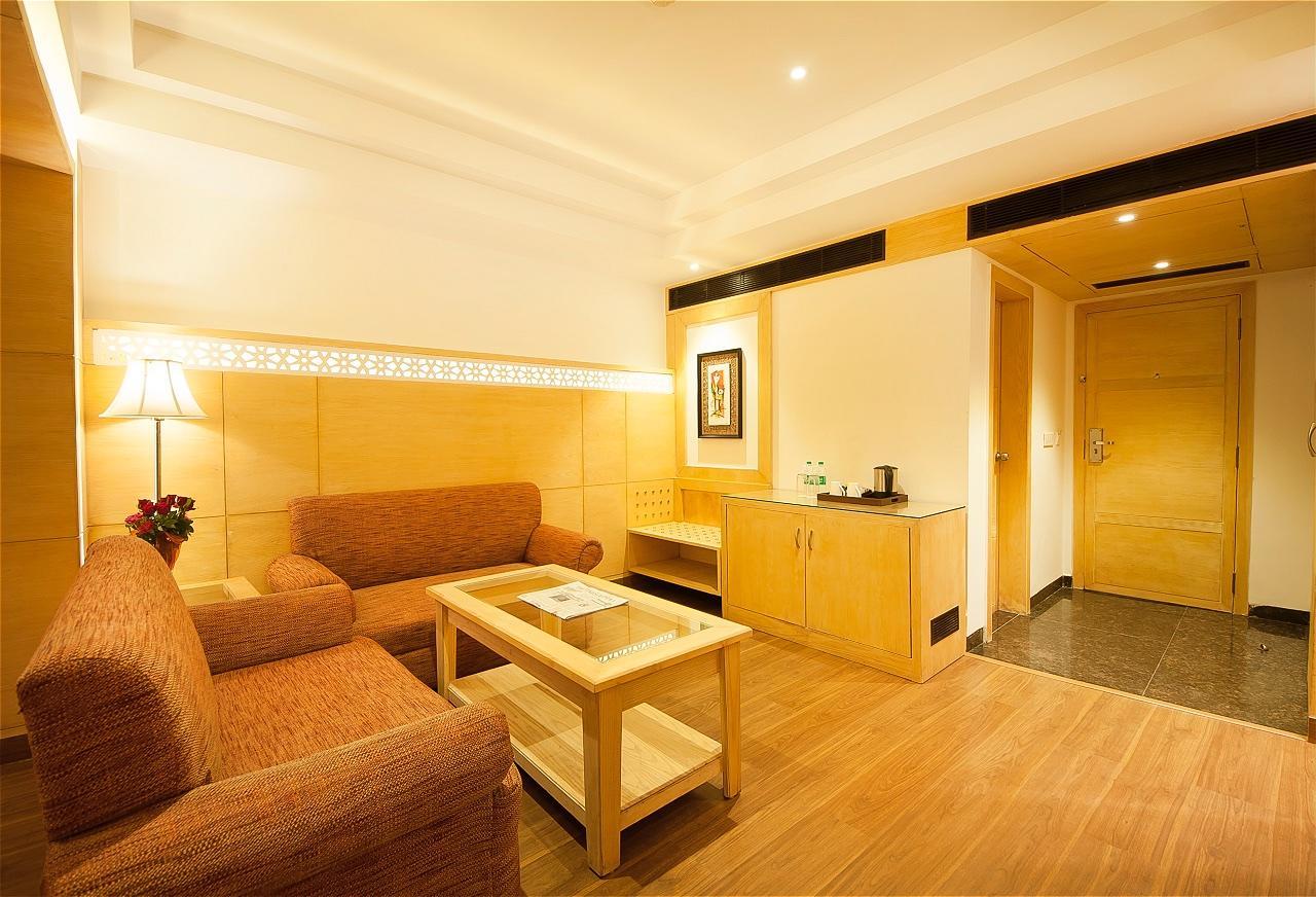The Palm Court Hotel Ludhiana Ngoại thất bức ảnh