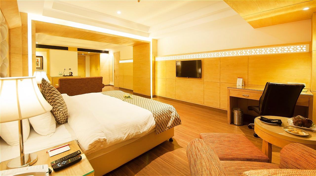 The Palm Court Hotel Ludhiana Ngoại thất bức ảnh