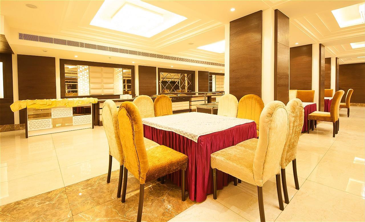 The Palm Court Hotel Ludhiana Ngoại thất bức ảnh