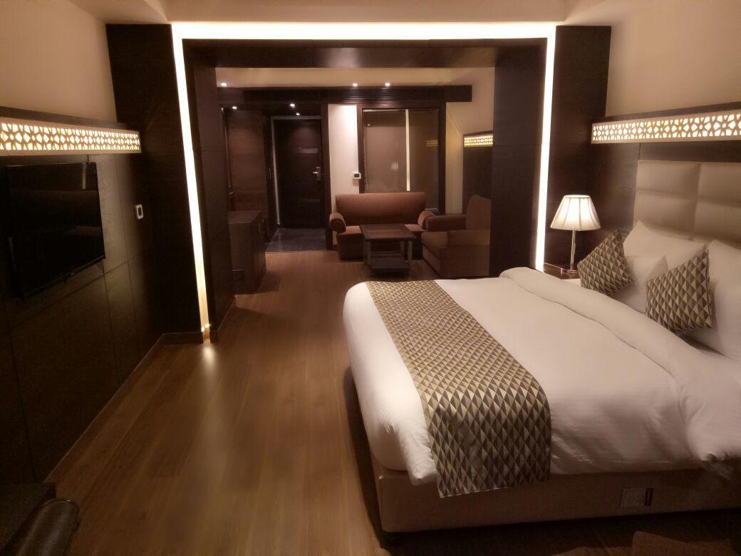The Palm Court Hotel Ludhiana Ngoại thất bức ảnh